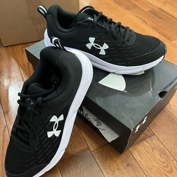 Under Armour Men's Black Running Shoes - Picture 1 of 6